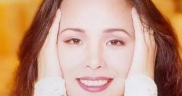 他曾与歌后韦唯相恋多年，却因事业地位悬殊最终分道扬镳！