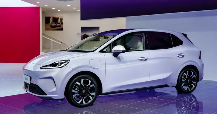 通勤、接送、露营全hold住！400km性价比之王：全新MG4上市