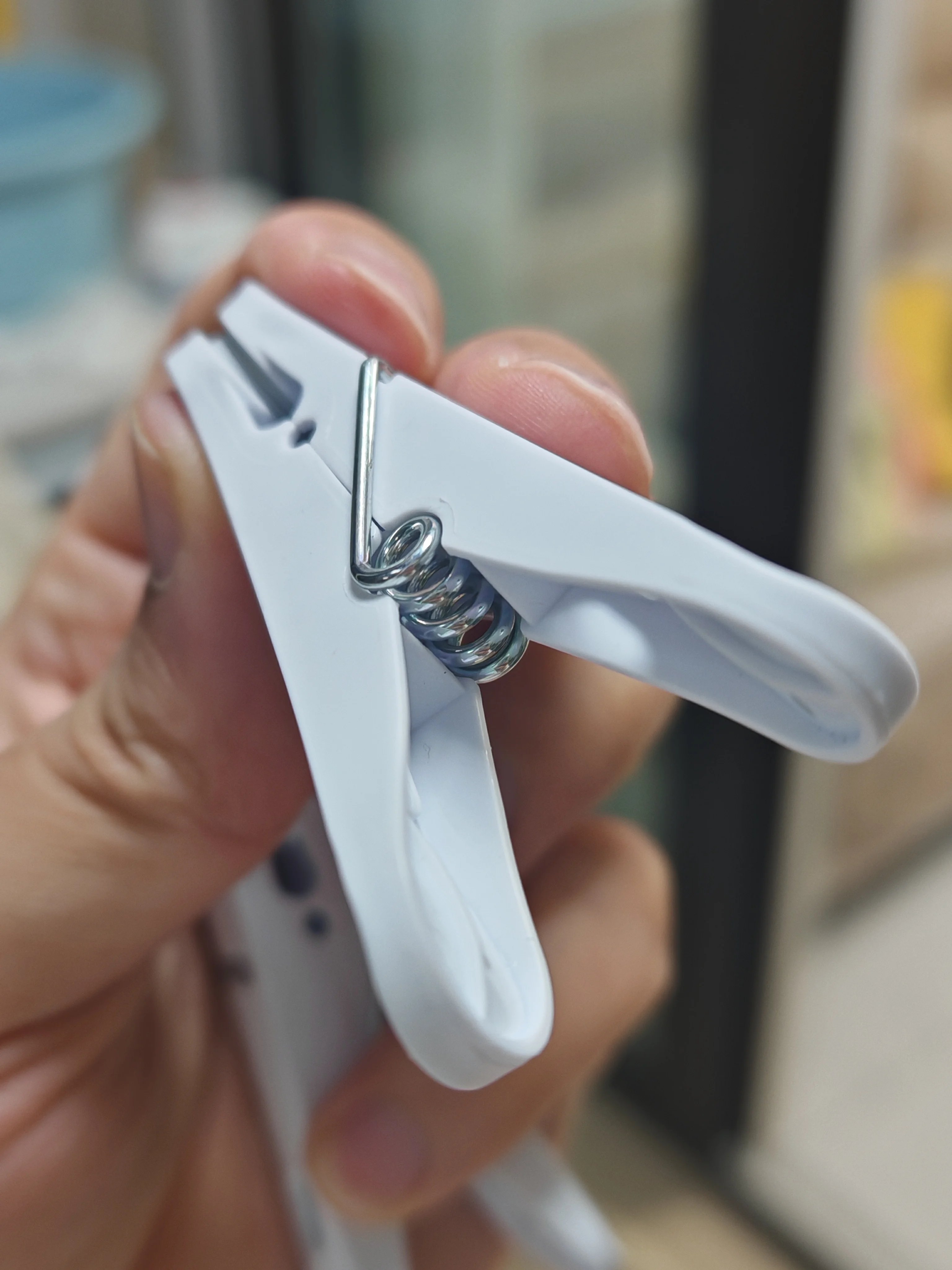 【家居神器】超强夹力不伤衣，软胶捏手轻松