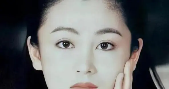 长得太美被导演占为己有，4年后生下儿子，现在儿子又给她争光了