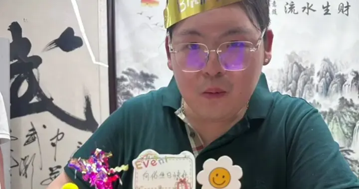 向佑开通个人账号！全家福当背景 首条视频感恩向太 曾被向华强拉黑