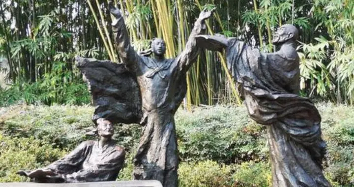 唐朝中期诗人，戎昱十首诗，以白描手法刻画人物，用比兴寄托深意