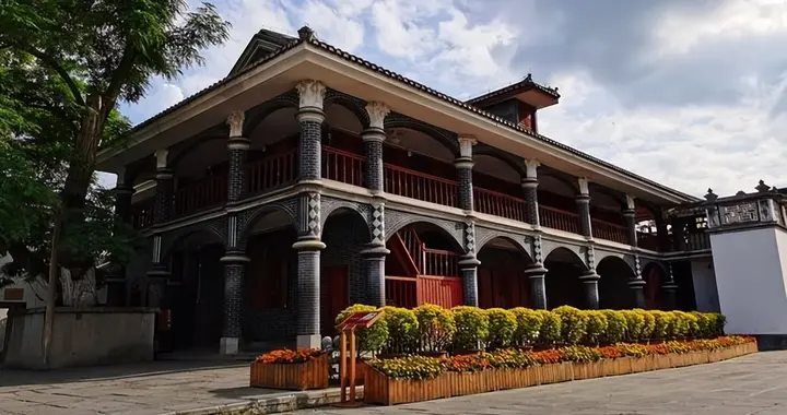 遵义会议后，博古还盼着共产国际给他撑腰，结果，毛主席先行一步