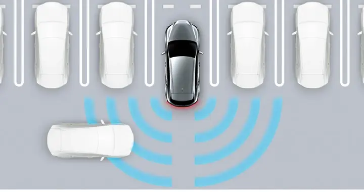 倒车时30 km/h侧面来车，雷克萨斯新ES如何替你刹停？