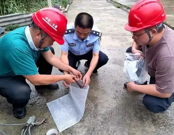 九旬老人用了20多年的“锤子”竟是手榴弹 平时用来砸核桃、钉钉子