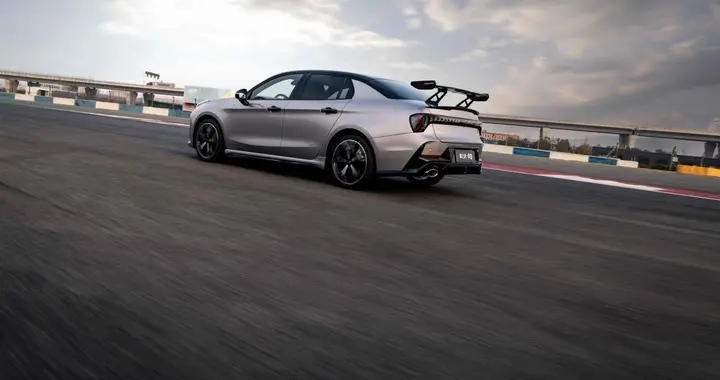 领克03家族宁波赛道同台，大尾翼版首秀展硬核实力