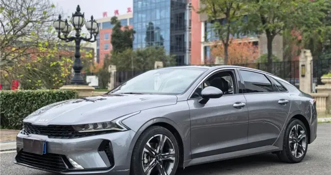 市区高速都能打的B级家轿，起亚K5太合适了