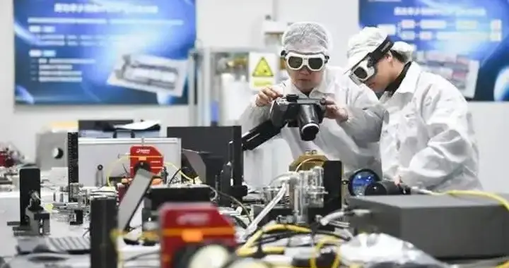 美《连线》杂志派十几个记者来华，称中国正用23种方式重写未来