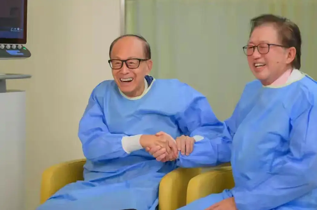 港口风波64天后，李嘉诚首次现身养和医院，医院曾为赌王续命三年