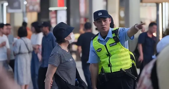 外媒感慨，全世界只有中国越来越安全！半夜撸串让欧美羡慕不已