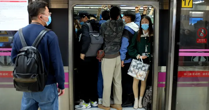 揭秘爱你老几真相，绝非“脆皮发疯文学”，年轻人正跟自己和解