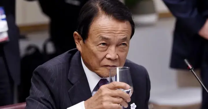 麻生太郎出事了，最大靠山动摇，高市现在急着推动11月访华行程