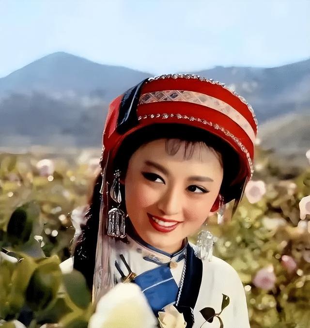 30张罕见老照片，记录杨丽坤从第一美人，到精神失常的一生！