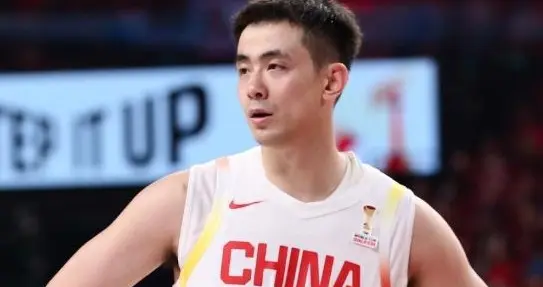 热身赛4胜2负收官后！中国男篮12人名单逐渐清晰，三中锋领衔