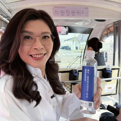 随行的笔：没想到郑丽文与江怡臻都一样对小