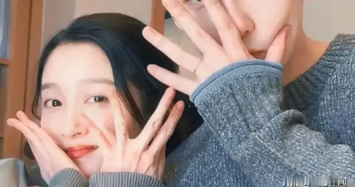 "偏轨"风波仅一周，关晓彤王安宇官宣喜讯，撕下鹿晗仅剩的"体面"