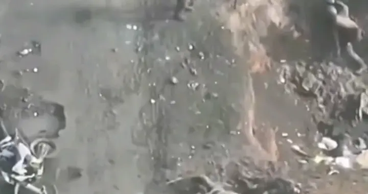 空投死士，铁甲狂推，俄乌持续血战红军城