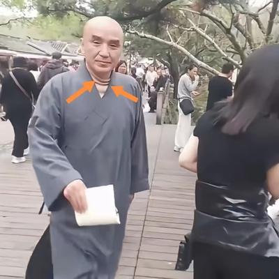 北方小娱：这和尚脖子一看就不对劲，脖子下