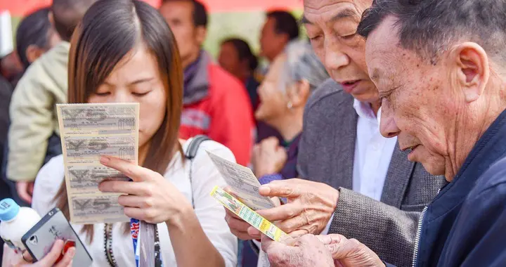 2元彩票真能中500万吗？白岩松一席话道出真相，网友：早该清醒了