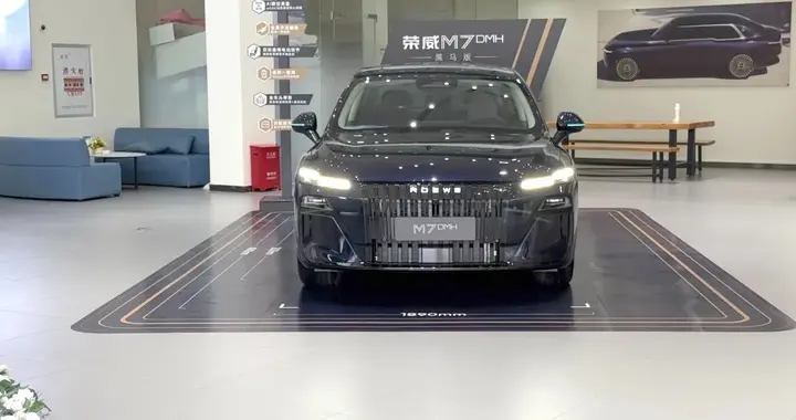 160km悦享版或许是更理性的选择，探店荣威M7黑马版