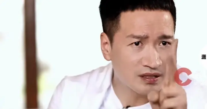 从20万一集到“演爹是屈辱”：何晟铭的中年困局，是谁的错？