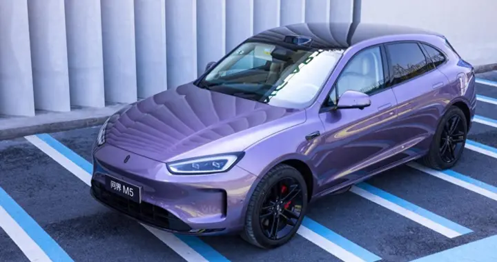 有颜有实力，面面皆出色！问界M5焕新春节出行质感