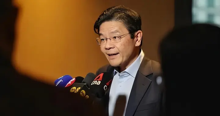 新加坡总理黄循财哭了，没人同情！对中国有多狂，现在就有多狼狈