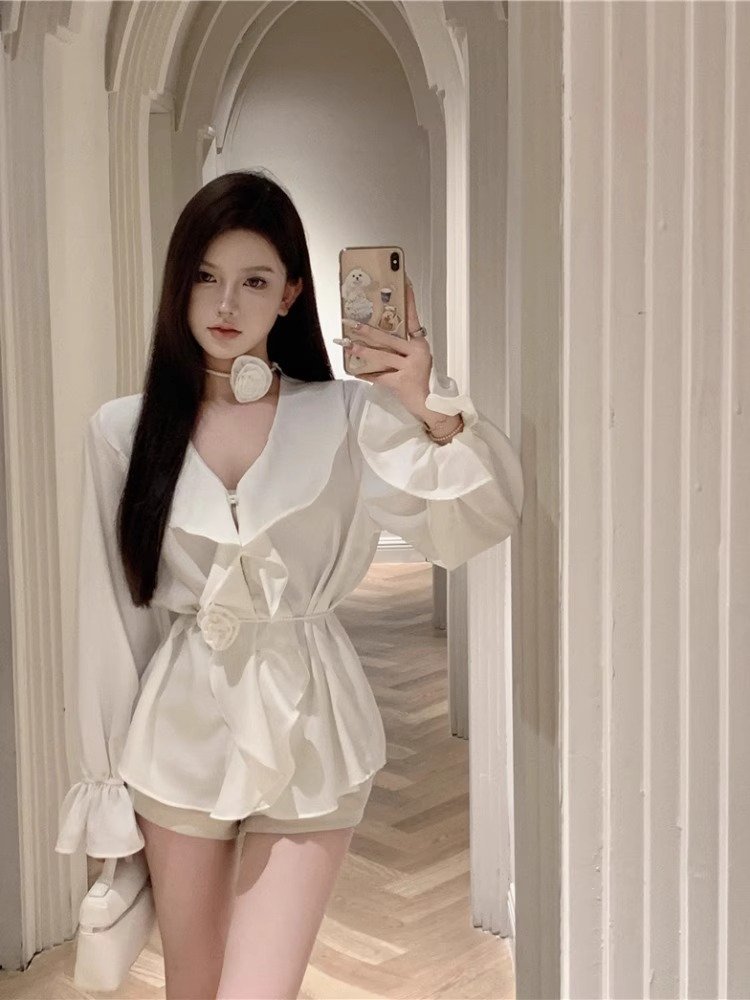 白色高级感v领缎面衬衫女早秋季性感收腰设