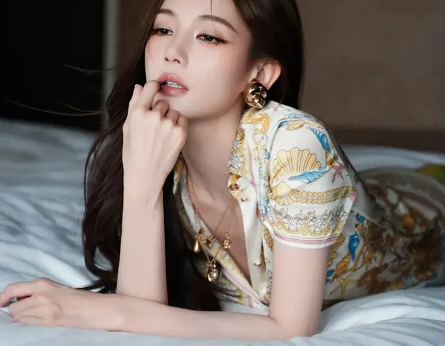 李一桐悠然慵懒间 ​​​