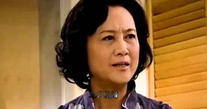 她的一生坎坷却温暖人心，传递着坚韧的力量