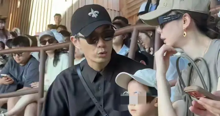 戚薇和李承铉带儿子逛环球影城，老公贴心推车，一家三口好温馨