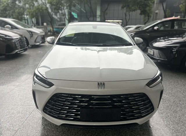 大降价后销量开始上涨！君威跌到10.69万起，家用性价比确实高