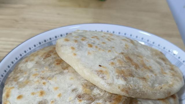 全职妈妈的小灶台：今天晚上做了一个油渣饼