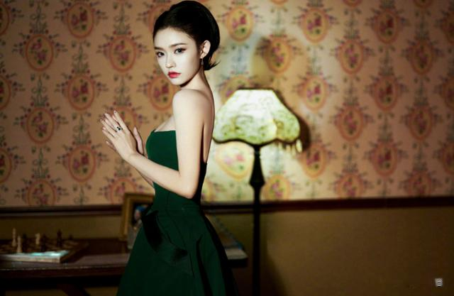 杨颖佟丽娅用过的月嫂晒照，林允被怀疑生娃，本人辟谣黄小蕾解释