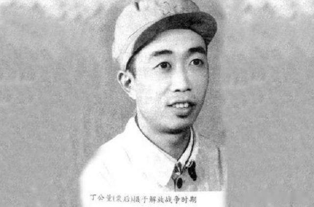 1952年我军活捉一特务，搜身时战士突然大喊：他胸口有东西在乱动