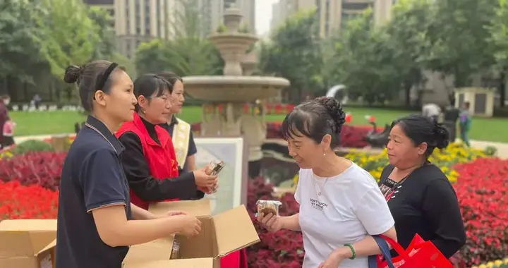 【志愿沈阳 你我同行】恒大名都社区开展“中秋”月饼派发活动