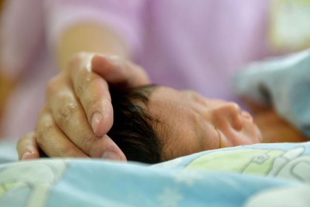 国家要“动真格”了吗？催生三胎无果后专家出奇招，年轻人沉默了