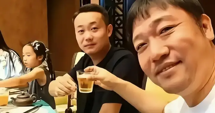 贾冰爆粗口事件反转，网友态度一边倒，李连杰说的话终于有人信了