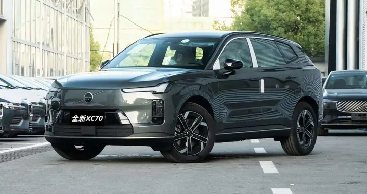 没对比就没伤害，全新奥迪Q5L遇上沃尔沃全新XC70，差距真大