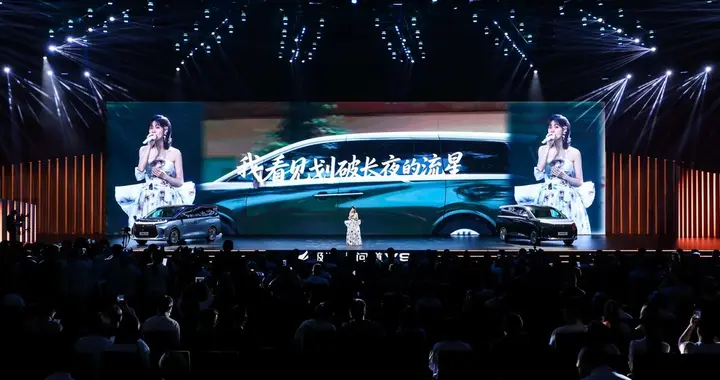 明星官方双重背书，问道V9凭大厂实力坐稳七座混动MPV