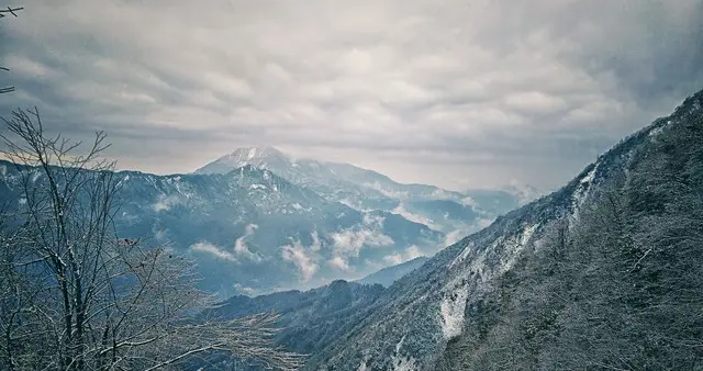 两个年轻人在日本登山食物耗尽，那条双语求助，让人心里堵得慌