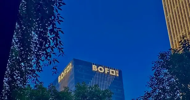 全球首批：中国显示新突破，跻身行业全球进度最快！