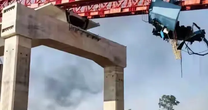 泰国高铁工地起重机砸列车致32死66伤，涉事公司低头认责