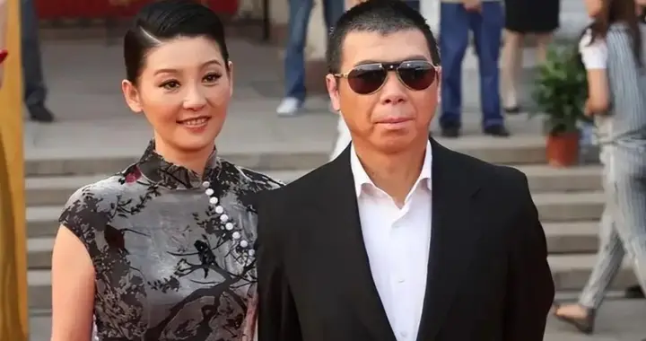 徐帆辟谣离婚 5 个月，冯小刚近况：网传删光合影，资源向养女倾斜