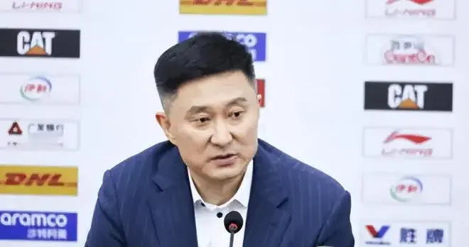 广东男篮为啥和广州队打得难解难分？杜锋毫不遮掩说出心里话