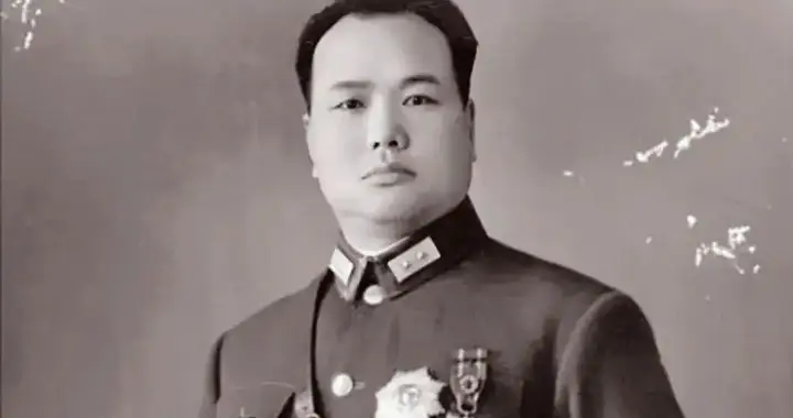 黄埔最平庸的三期生，拒绝北平起义后飞往南京，竟官至二级上将。