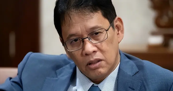 美军还没打赢，“第二个伊朗”冒头？解放军“灭国舰队”开进南海