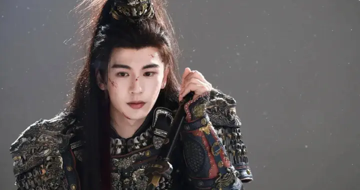 张凌赫风波升级！官方点名怒批，著名编剧下场倒油，张丰毅没说错