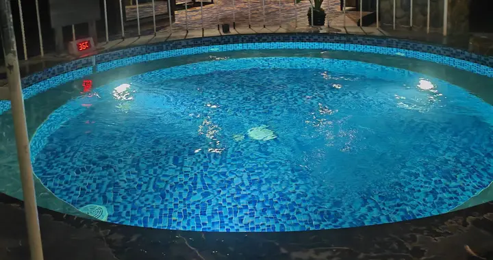 成都全裸私汤泡池出现大量粪便，工作人员称没下水不算受害者