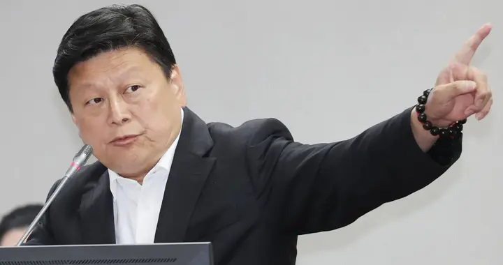 卢秀燕认输，绿营联手“地头蛇”围剿傅崐萁，王世坚访陆提4条件